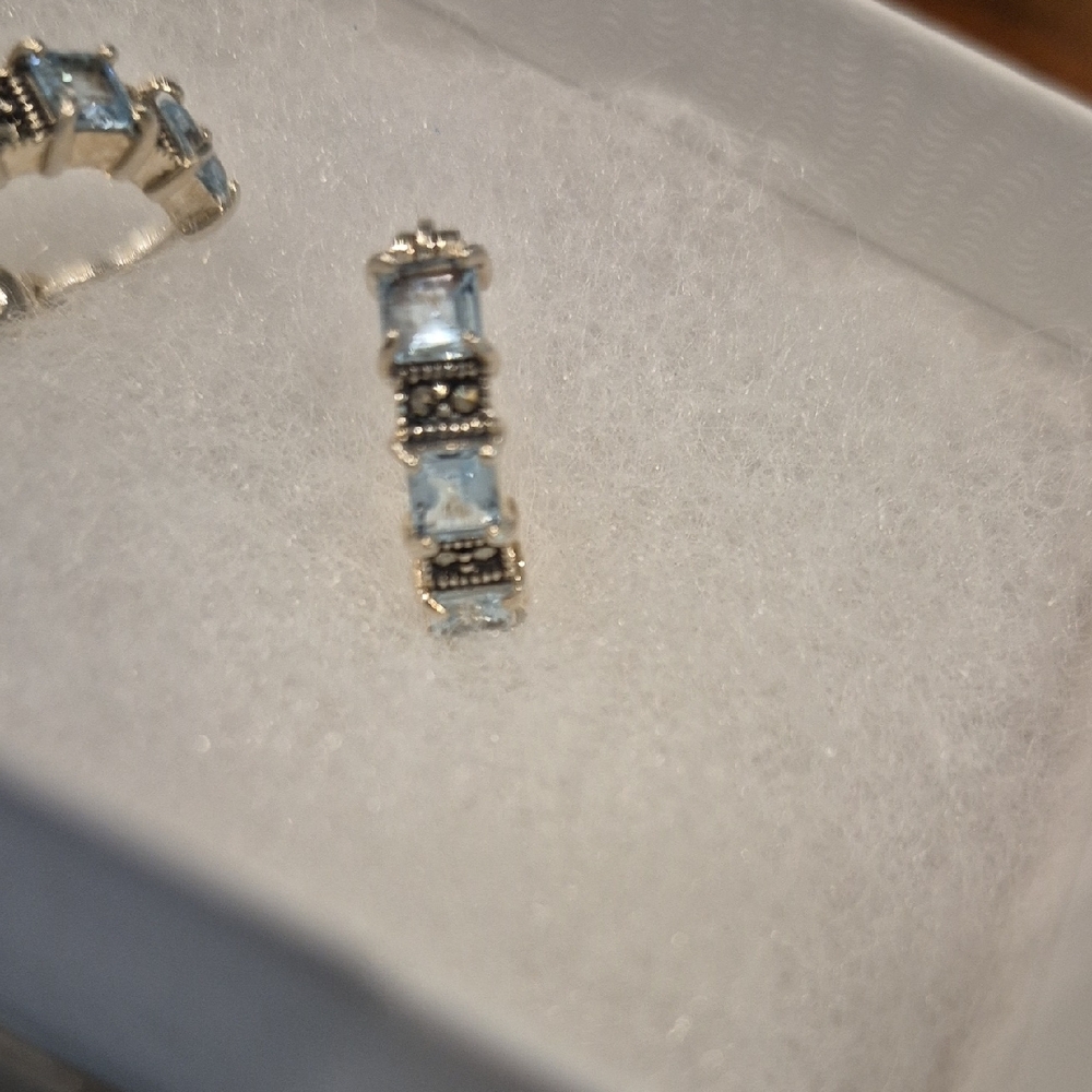 Elegant Silver .925 and Blue Gemstone Earrings - Picture 2 of 6